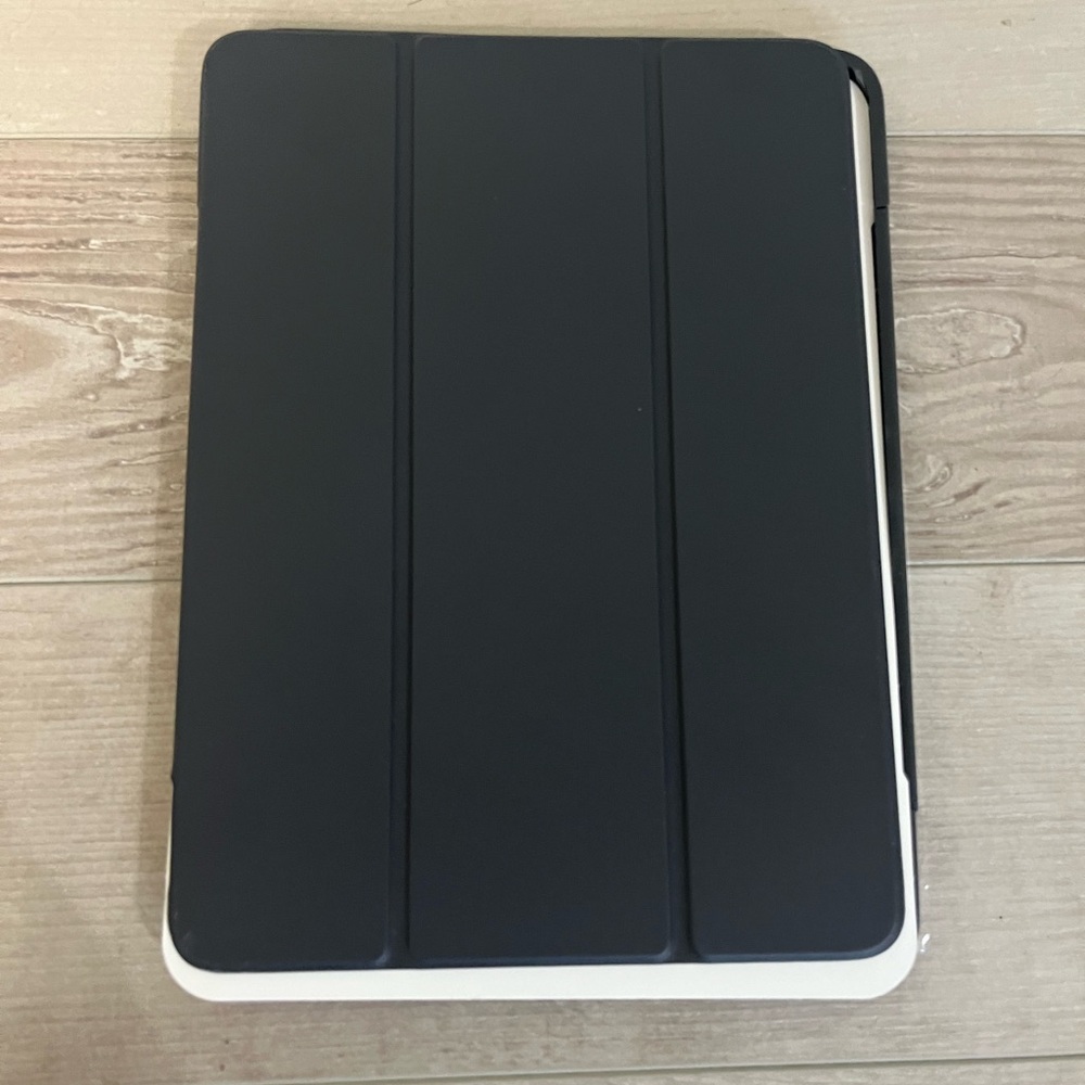 OtterBox iPad Pro 11 inch - Picture 2 of 5